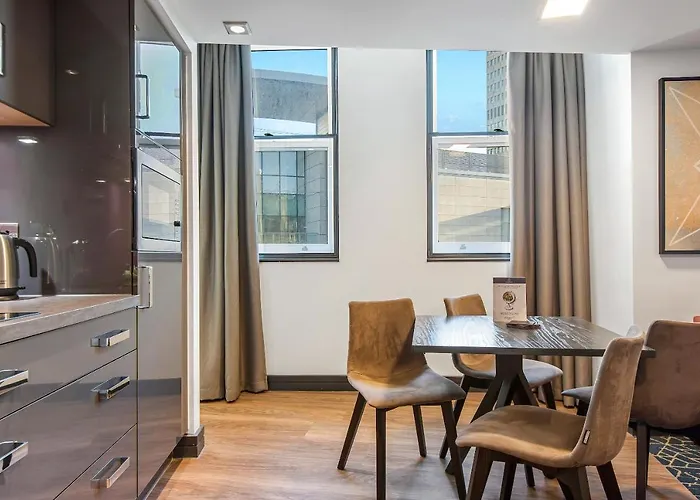 Roomzzz Victoria 4* مانشستر