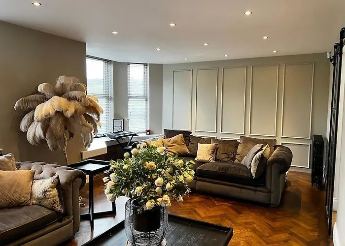 Luxury Close To The With Hot Tub & Bbq Fire Pit.