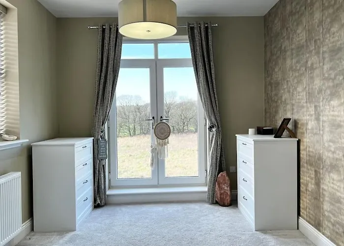 Luxury Close To The With Hot Tub & Bbq Fire Pit. *