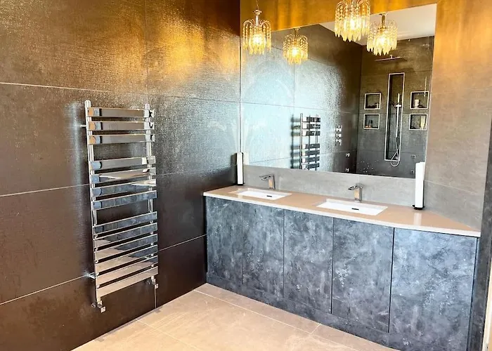 Luxury Close To The With Hot Tub & Bbq Fire Pit. Manchester