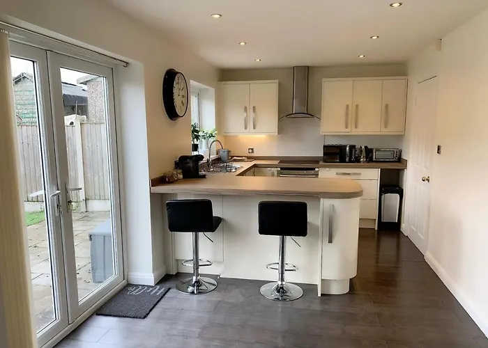 Spacious And Amazing 4 Bedroom Detached House Prázdninový dům Manchester