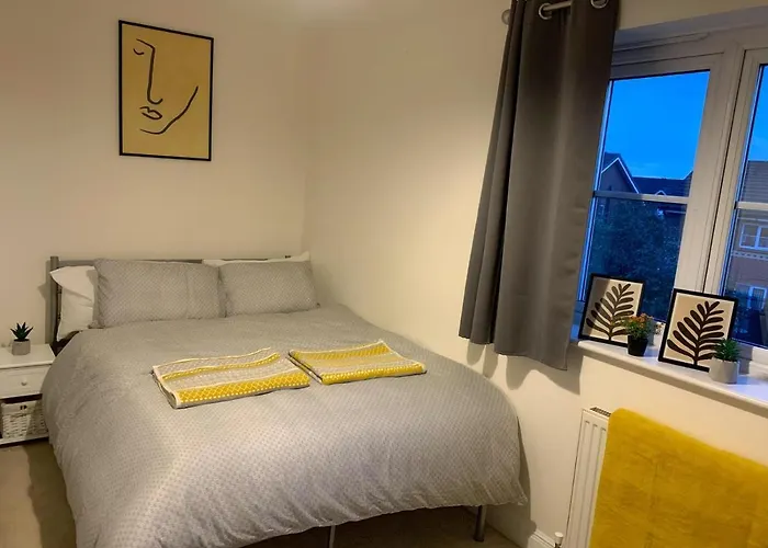 Spacious And Amazing 4 Bedroom Detached House * Manchester