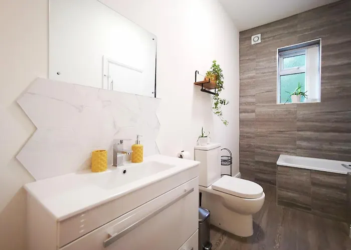 The Mellor - With Free Parking - 5 Minutes Drive To Coop Live Arena, Etihad Stadium & Centre Vakantiehuis