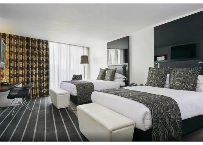 Hotel Crowne Plaza Centre By Ihg 4*