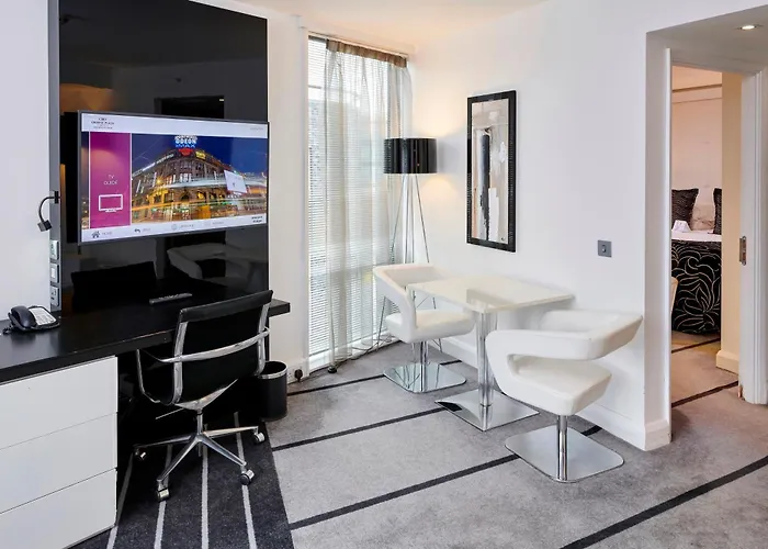 Hotel Crowne Plaza Centre By Ihg 4*