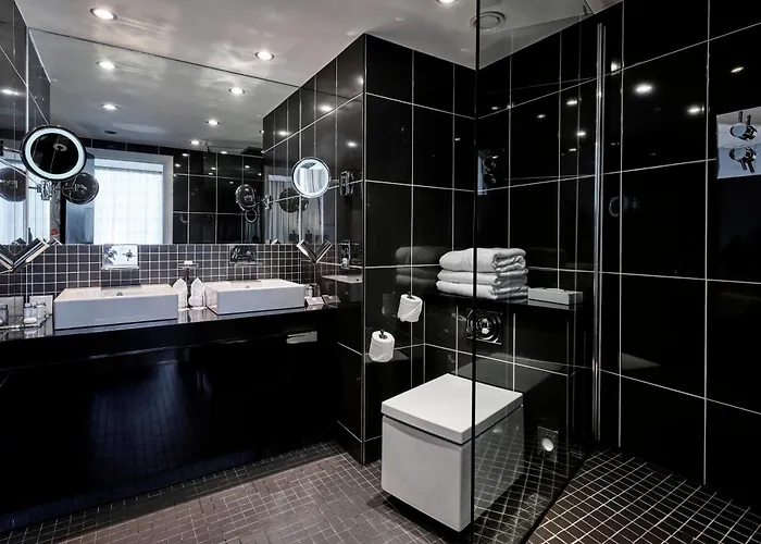 Crowne Plaza Centre By Ihg Hotel 4*