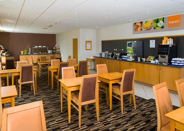 호텔 Express East By Ihg