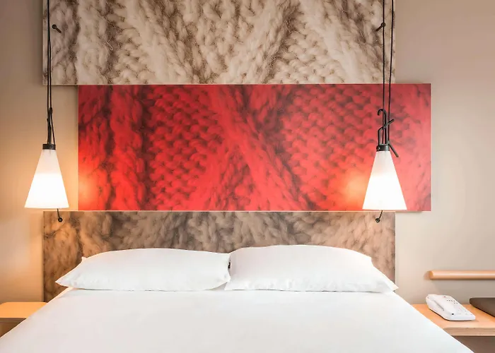 Ibis Centre 96 Portland Street 3*