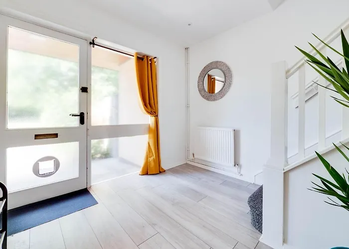 Pass The Keys Lovely 3 Bedroom Golf Club And Parking * Mánchester