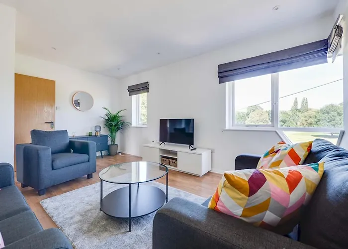 Pass The Keys Lovely 3 Bedroom Golf Club And Parking