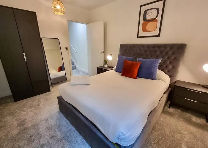 Luxury Centre Townhouse With Parking Nyaraló Manchester