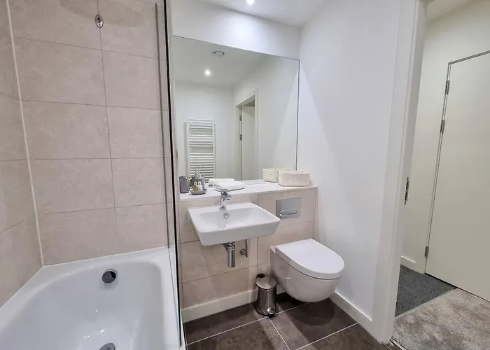 Luxury Centre Townhouse With Parking * Manchester