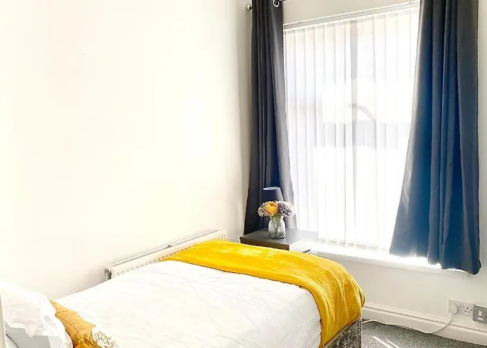 Hébergement de vacances Cosy Cheerful 2 Bedrooms Near Piccadilly, Etihad Stadium Sleeps Up To 5 *