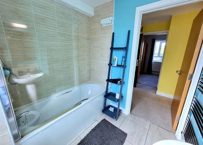 Luxury 2-bedroom Service With Balcony