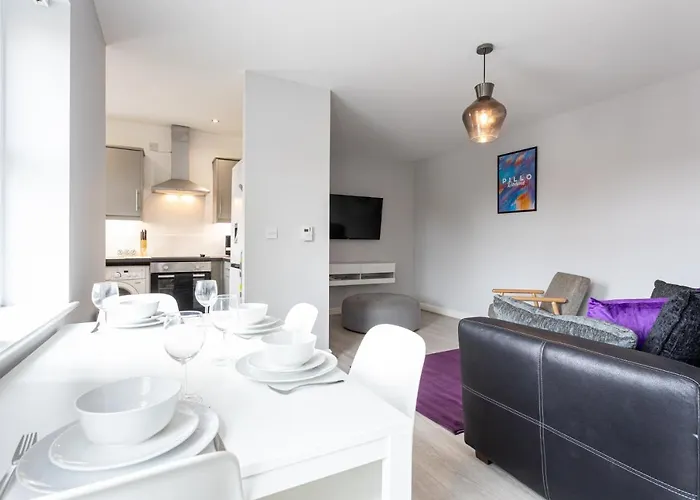 Pillo Serviced - Trafford Manchester