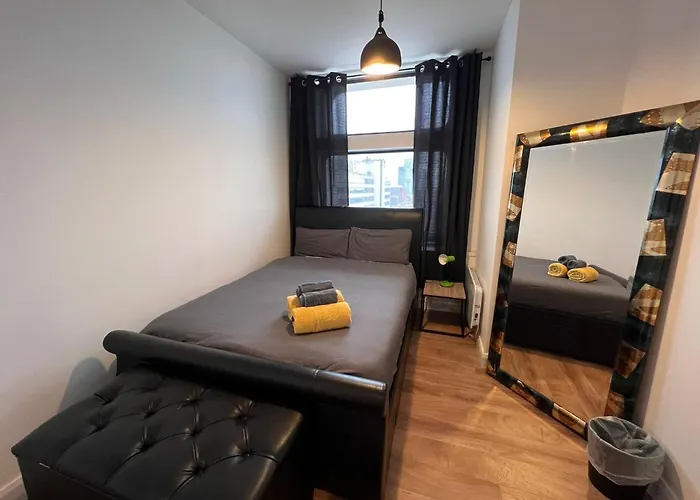 View 2 Bedrooms Flat Manchester