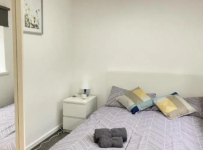 Elcot Close Private In A 4 Bed Shared House Homestay szállás