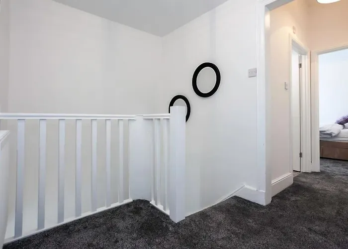 펜션 Spacious Comfortable House Close To Etihad+parking 맨체스터