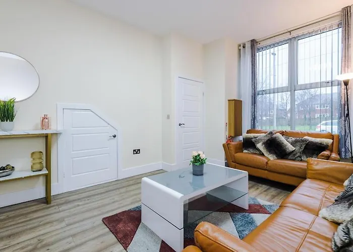 Spacious 4 Bedroom Modern House Near Centre Sleeps 12 * مانشستر