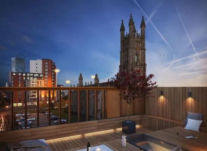 Apartment Luxury New Built Split-level Flat With Rooftop Gardens Access Manchester