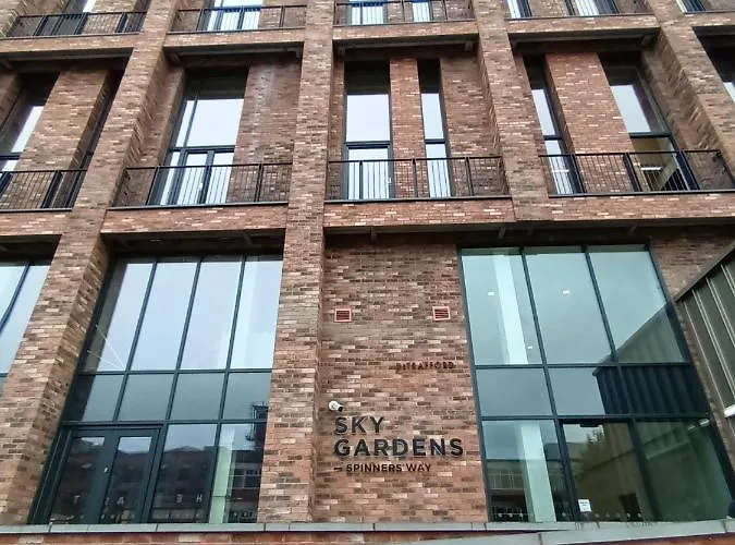 Luxury New Built Split-level Flat With Rooftop Gardens Access Manchester