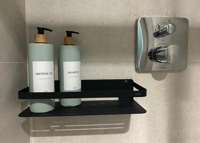 Luxury New Built Split-level Flat With Rooftop Gardens Access