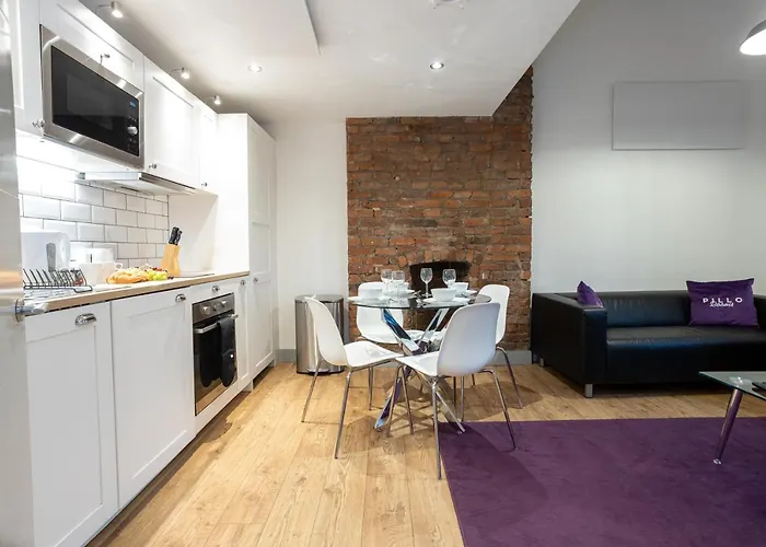 Pillo Serviced - Salford *