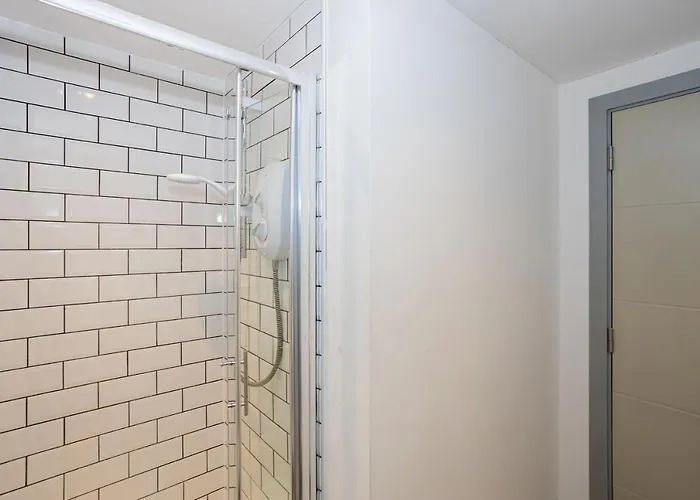 Pillo Serviced - Salford *