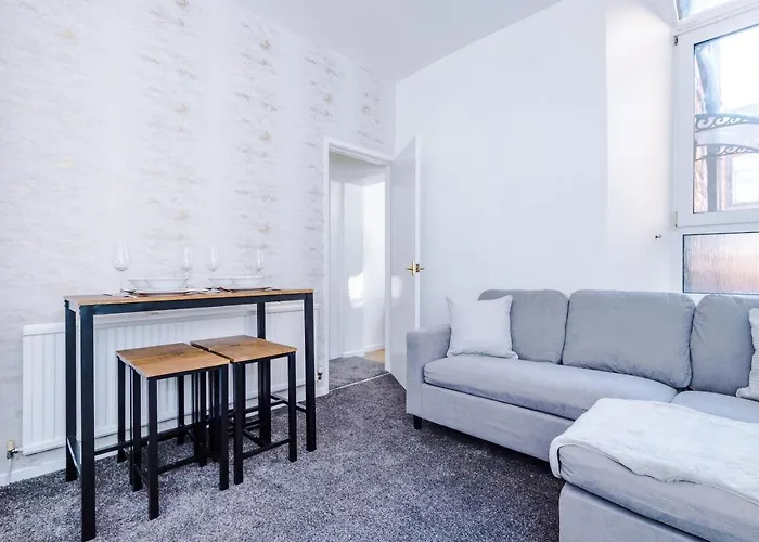 Spacious 4 Bed With Parking Tatil Evi