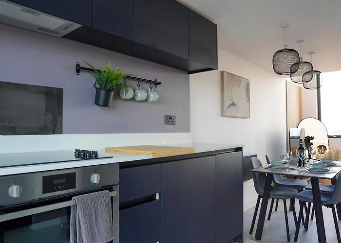 3bdr Penthouse By Torr Group Short Lets & Serviced With Private Rooftop Garden Appartement *