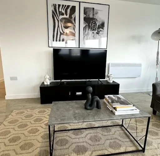 Luxurious View In Salford *