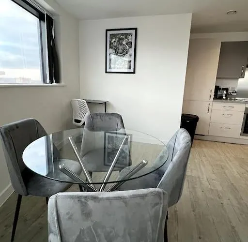 Luxurious View In Salford Apartamento