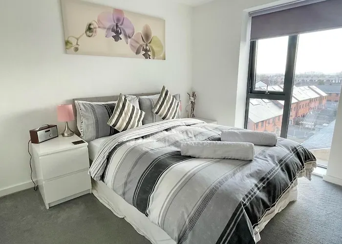 Escape - Private & Bathroom Near Etihad And Coop Arena - Free Secure Parking Проживание в семье Манчестер