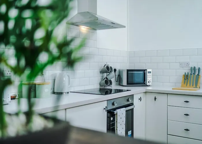 Spacious 4 Bed With Parking Tatil Evi *