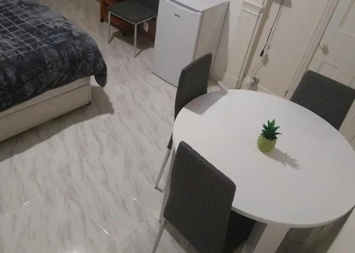 Spacious Near Centre Pensjonat *