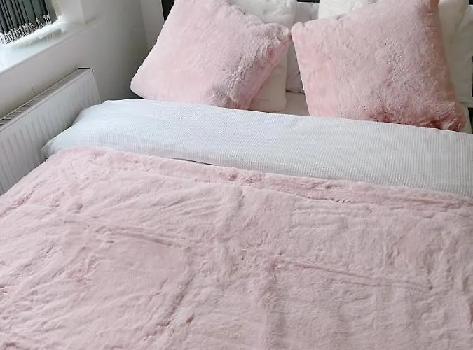 홈스테이 Modern Double Bedroom With Attached Bath