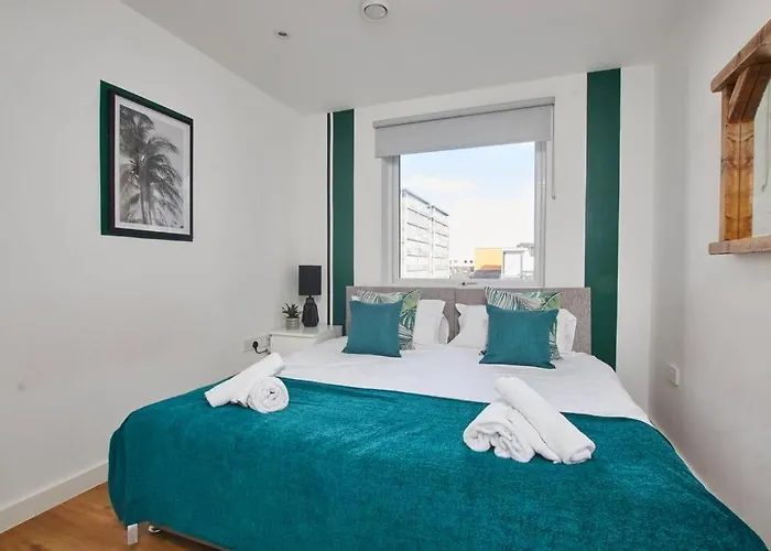 Cosy & Stylish Close To The Centre דירה