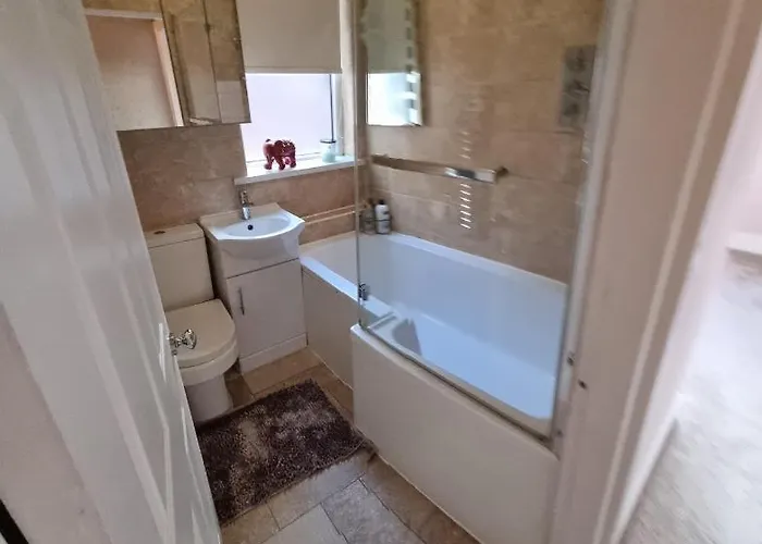 בית נופש Lovely Close To Mcr Centre Inc Cinema מנצ'סטר