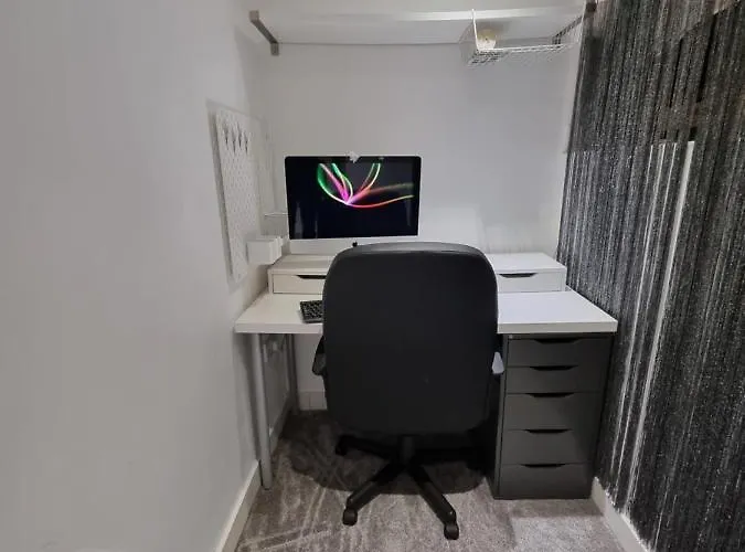 Lovely Close To Mcr Centre Inc Cinema בית נופש