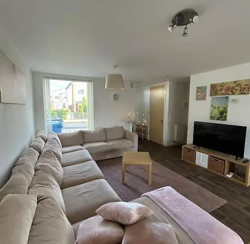 Great House + Air Conditioning + Free Car Parking 펜션