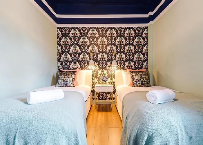 Spacious And Modern 5 Bedroom House 曼彻斯特