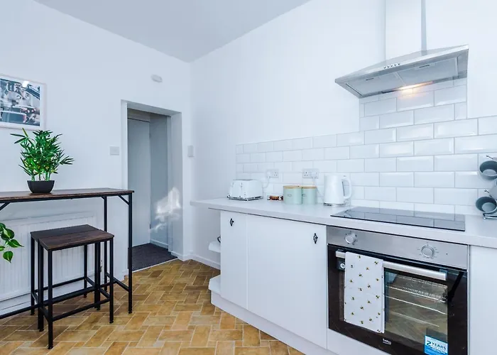 Spacious 4 Bed With Parking Mánchester