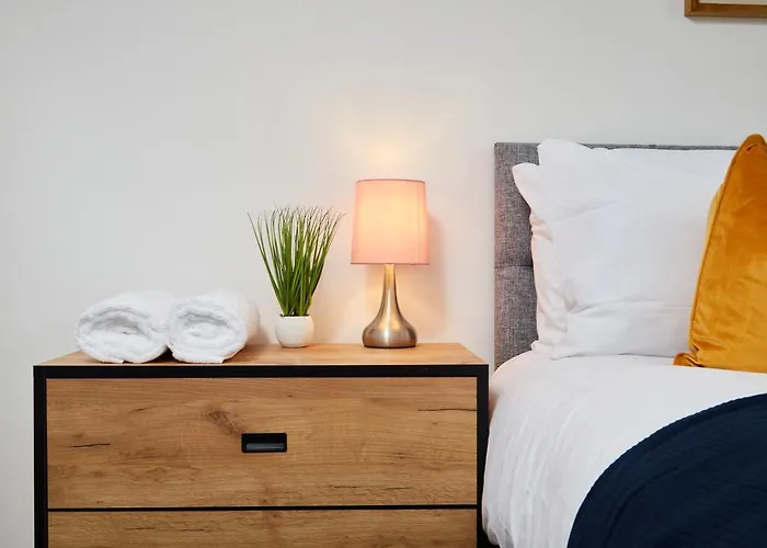 Fabulous 5 Bed House W Parking Holiday home Manchester