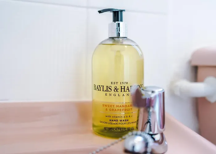 Tatil Evi Spacious 4 Bed With Parking Manchester