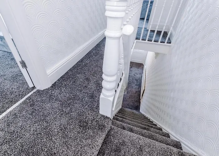 Spacious 4 Bed With Parking Tatil Evi