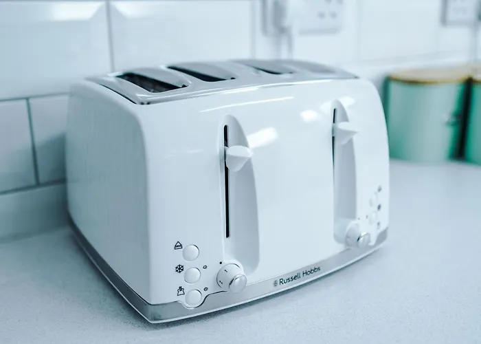 Spacious 4 Bed With Parking * Manchester