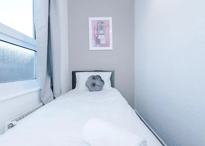 Tatil Evi Spacious 4 Bed With Parking *