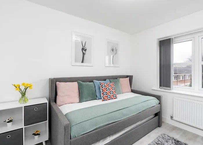 4 Bedroom, 3 Bathroom Walking Distance To Centre 펜션 맨체스터