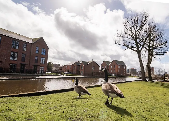 펜션 4 Bedroom, 3 Bathroom Walking Distance To Centre 맨체스터