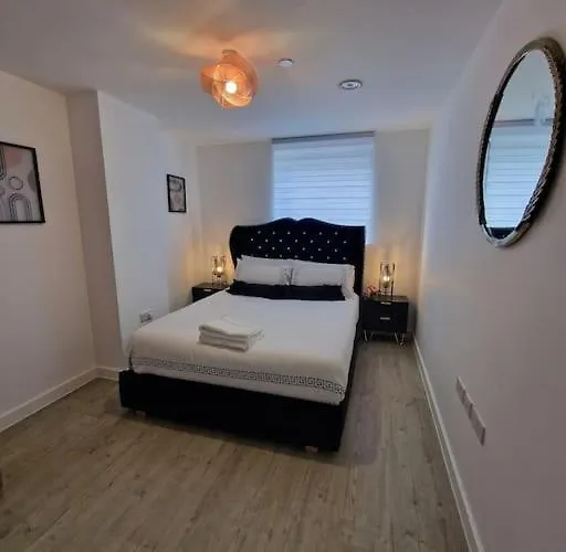 Luxury 2 Bed, 2 Bath - The Quays * Manchester